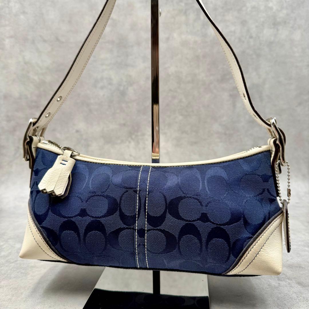 Coach Baguette Hampton Demi Bag Navy - メルカリ