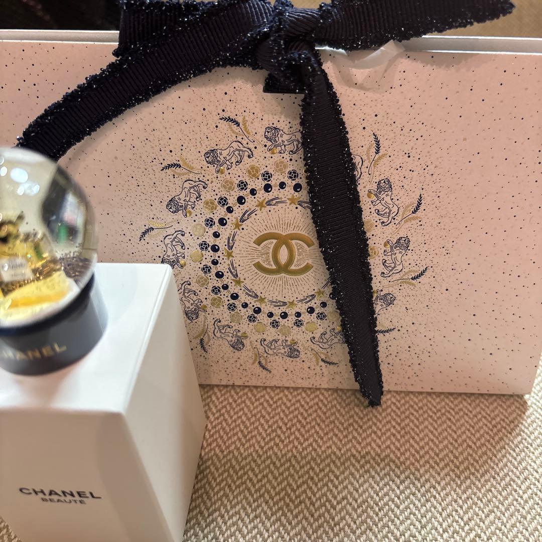 CHANELスノードーム 2025ホリデー ノベルティ ホリデーギフトバッグ