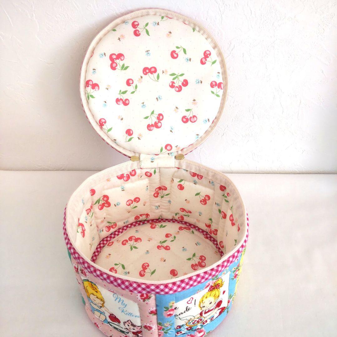 大きめバニティポーチ 〉 作成キット パッチワーク 松山敦子 - メルカリ