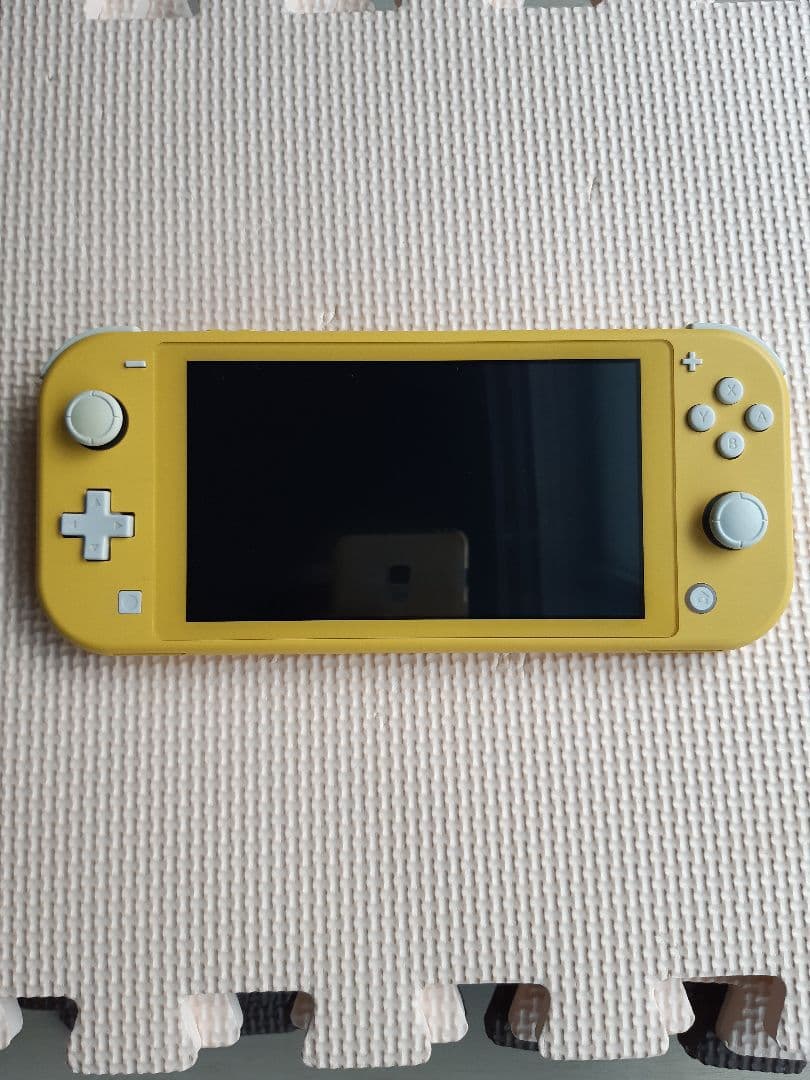 ジャンク　Nintendo Switch Lite イエロー　本体 Nintendo Switch Lite, Yellow, Japanese Version, Handheld Gaming