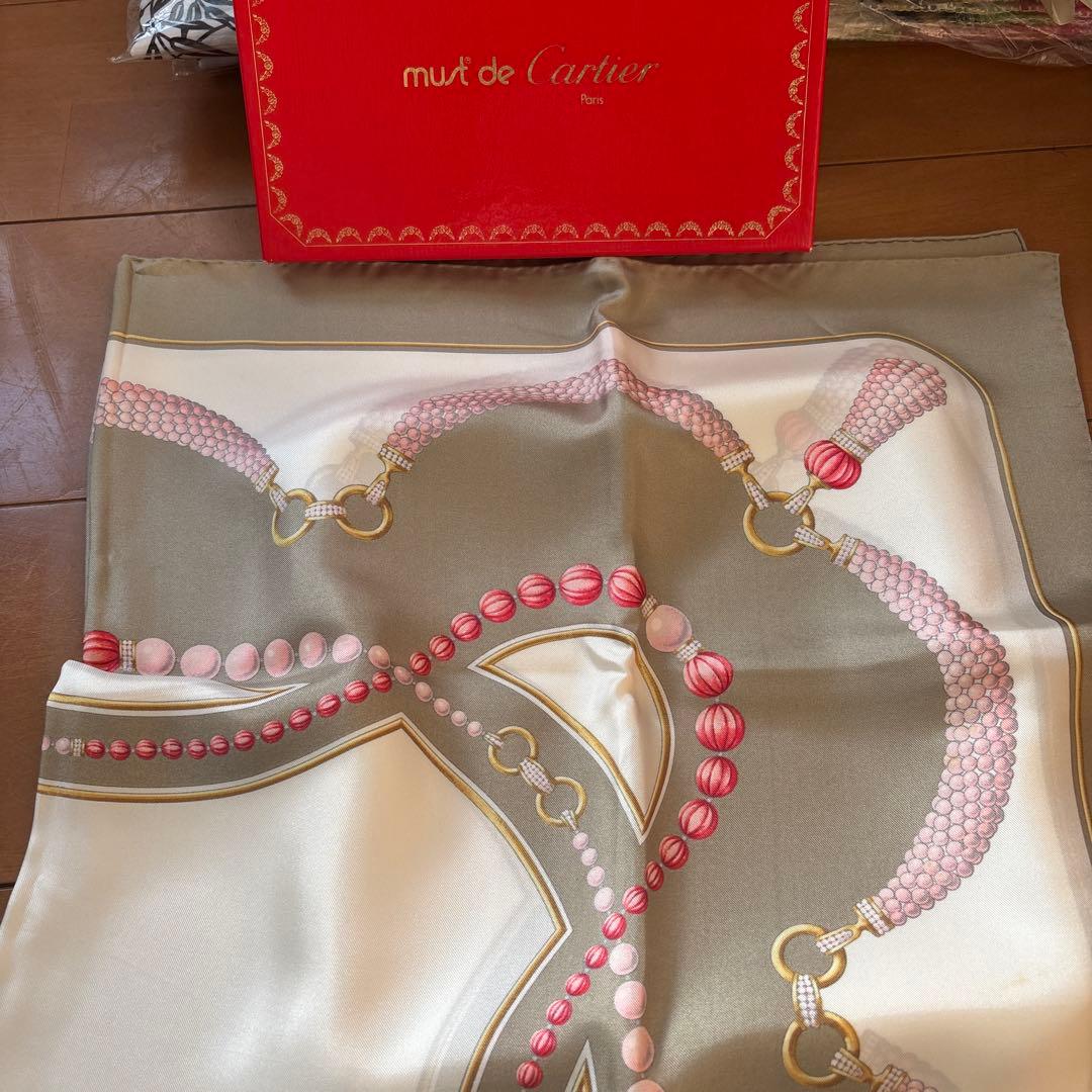 Cartier シルクスカーフ チェーンデザイン - メルカリ
