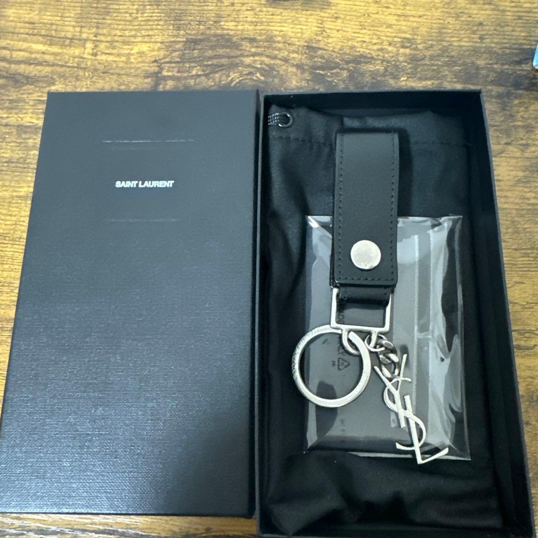 SAINT LAURENT ブラックレザー キーホルダー Saint Laurent ブラックレザーキーホルダー Saint Laurent ブラック