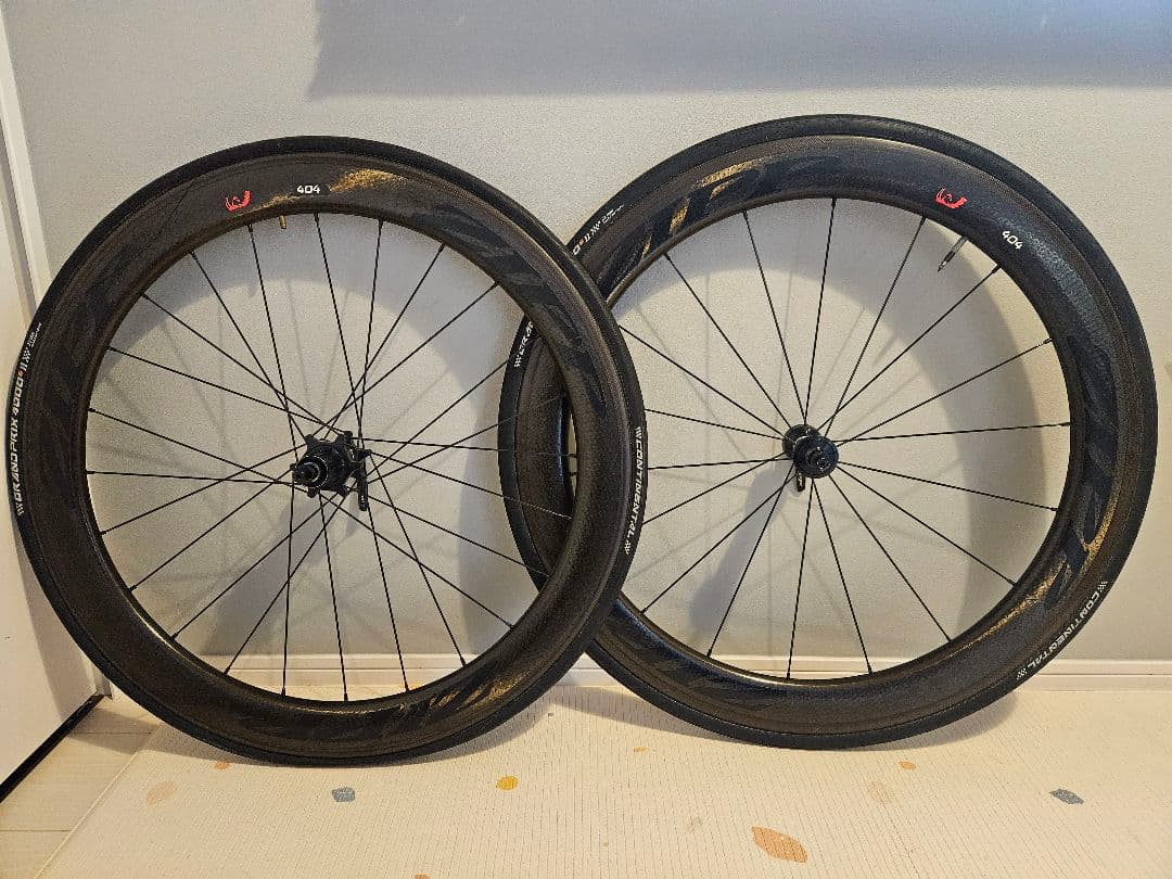す*も様 ZIPP 404 クリンチャー カーボンホイール Amazon | Zipp 404 Firecrest Clincher リアホイールXDRハブ、リム