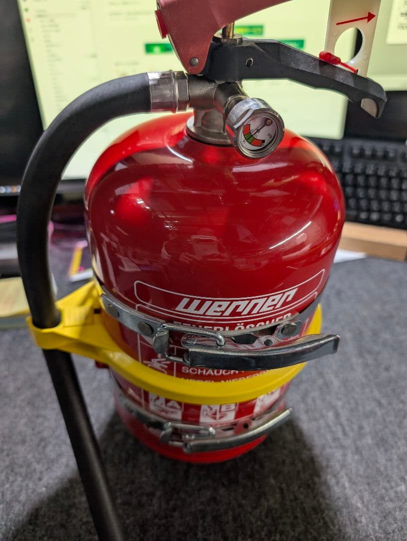 PORSCHE ポルシェ 911 997 GT3RS 車載 消火器 - メルカリ