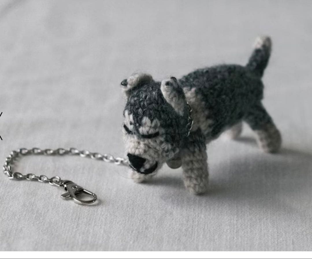 COMBINATION KNIT KEY CHARM WITH CHAIN