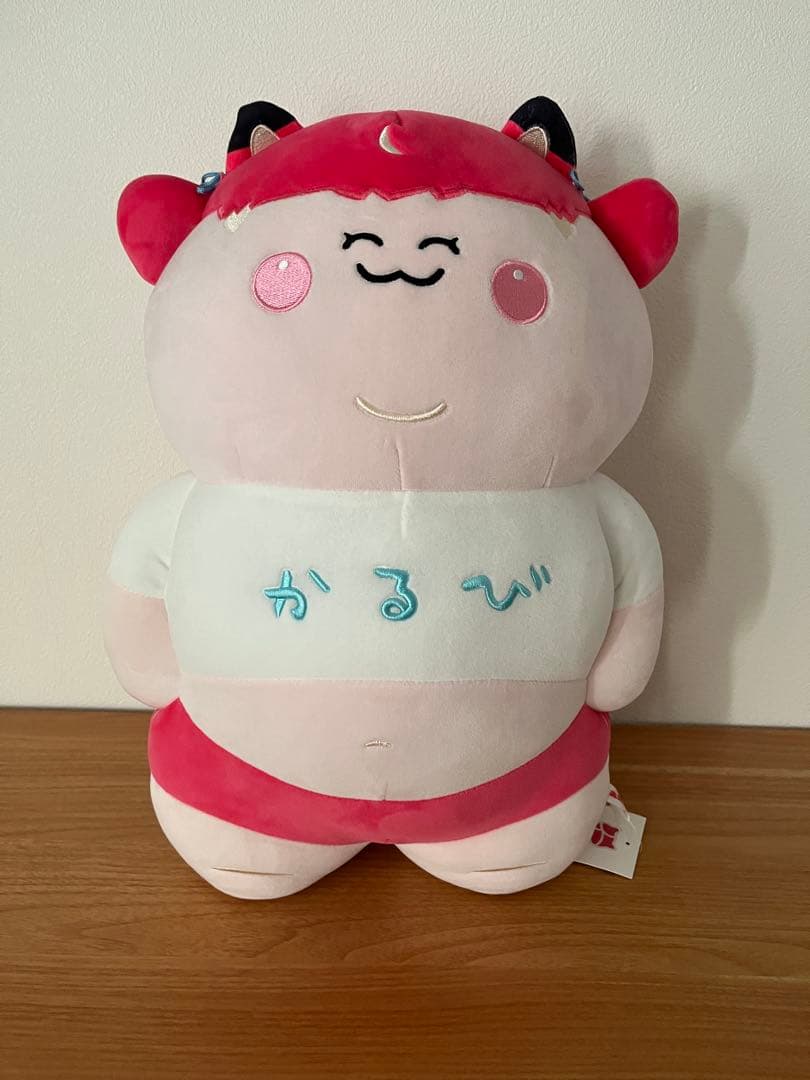 デブかるびぬいぐるみ2024 赤見かるび VTuber赤見かるびの「デブかるび」ぬいぐるみ発売 デザインは＋魔が