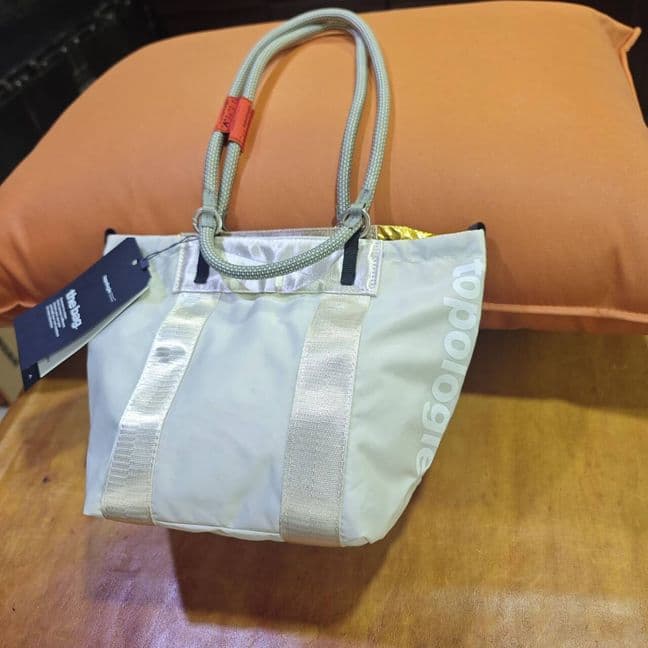 topologie トートバッグ ゴールド/ベージュ 両面使用可能 - メルカリ