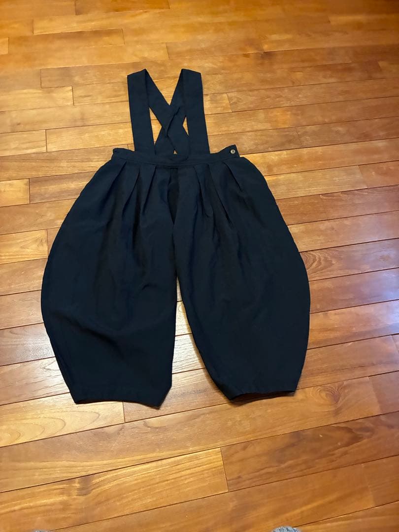 コムデギャルソンガール 吊り紐タイプのワイドパンツ - メルカリ