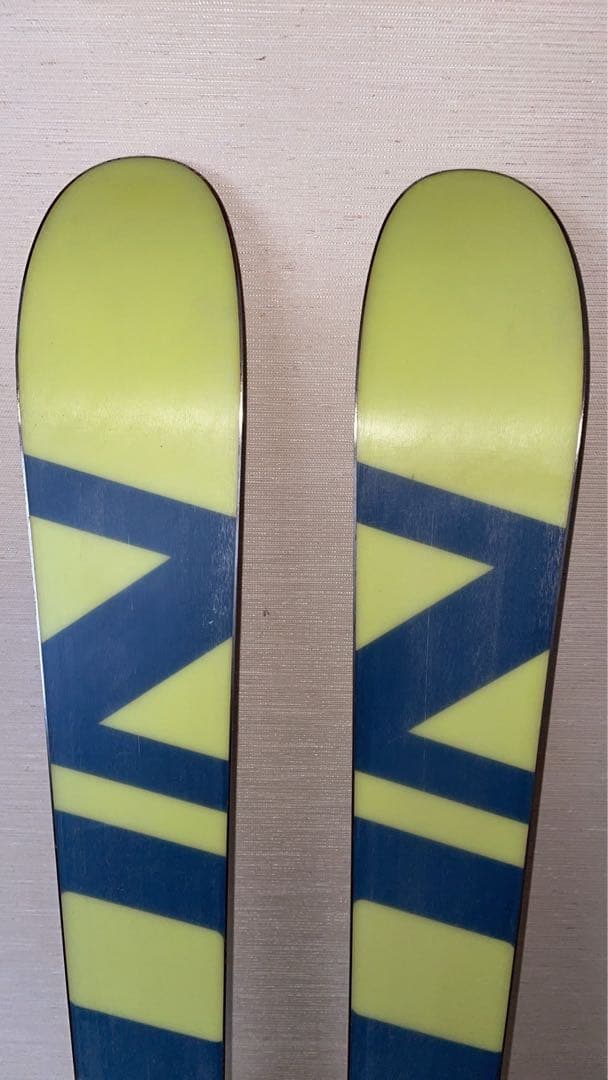 サロモンツインチップのスキー板とビンディングセット - メルカリ