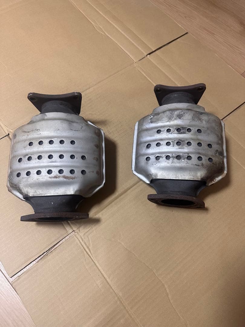 トヨタ セルシオUCF20 ・21純正触媒 トヨタ 純正 セルシオ 《 UCF21 》 触媒 18450-50160 P10100-23012045