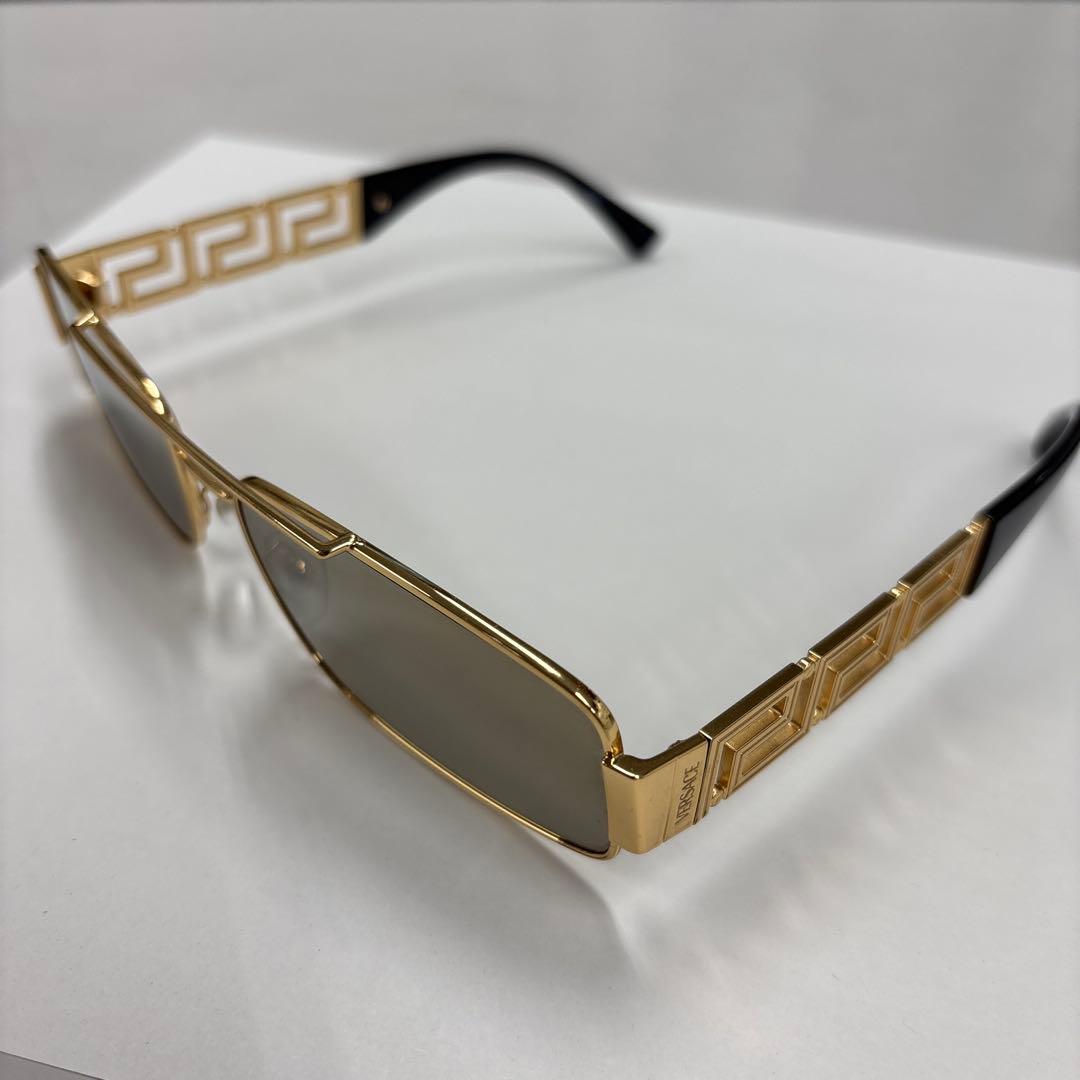 VERSACE ゴールド サングラス　ヴェルサーチ Greca Sunglasses Gold | VERSACE US