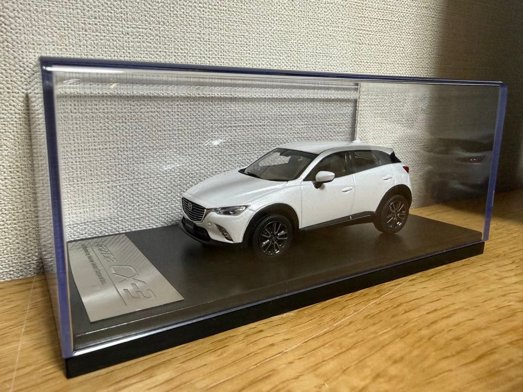 ミニカー1/43 マツダ CX-3 ディーラー ふモデルカー カラーサンプル 白