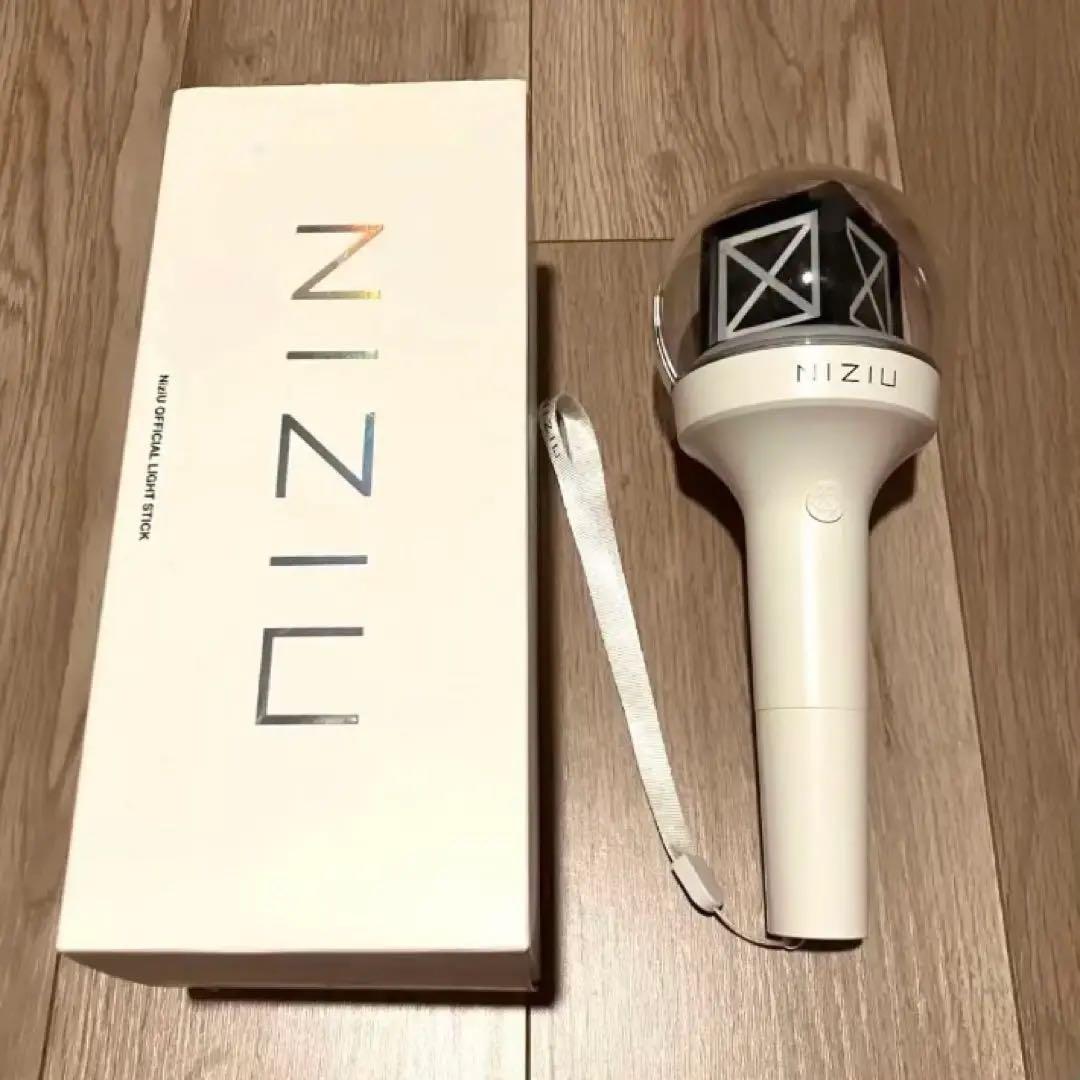 NiziU OFFICIAL LIGHT STICK 公式 ペンライト 電池付き - メルカリ