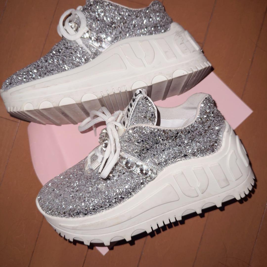 miumiu シルバー グリッター厚底スニーカー - メルカリ
