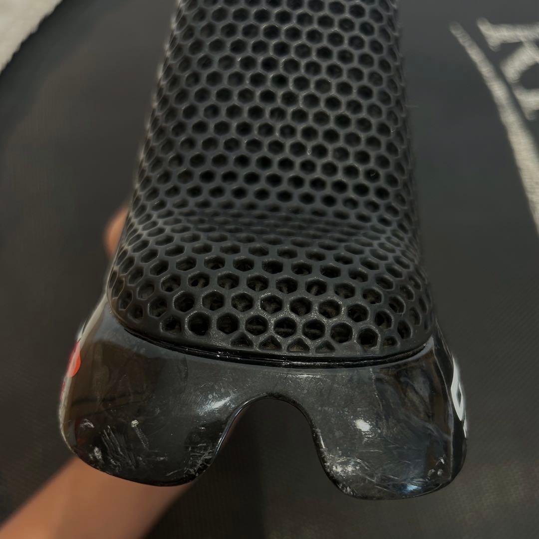 スノウ様専用 ロックフィッシュ GTR カーボンサドル - メルカリ