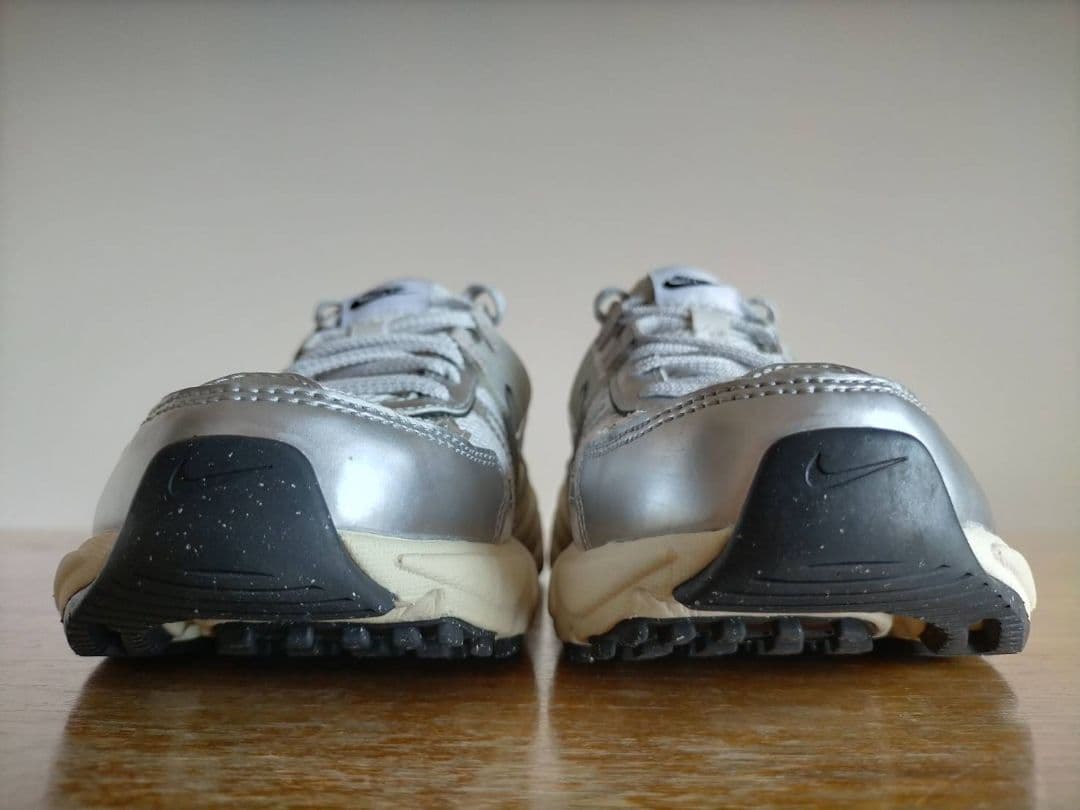 ナイキ　NIKE　V2K RUN　ホワイト×シルバー　24.0cm