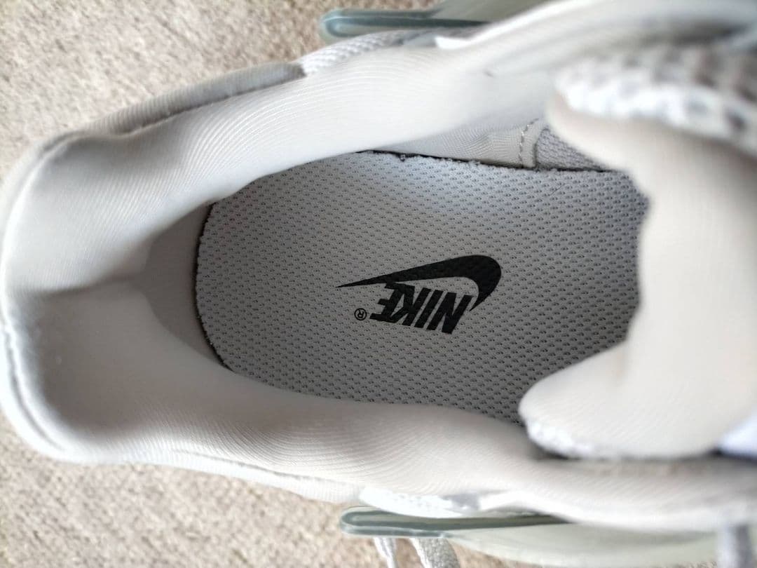 ナイキ　NIKE　V2K RUN　ホワイト×シルバー　24.0cm