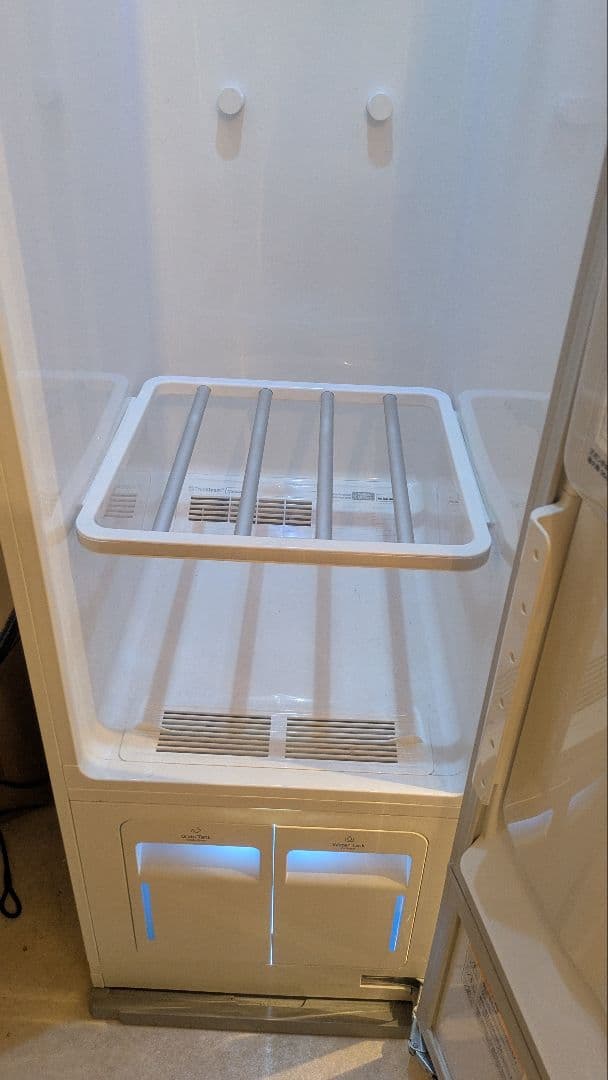 lgスタイラー2020年製 電気式衣類乾燥機 吊り下げ式 スリムデザイン