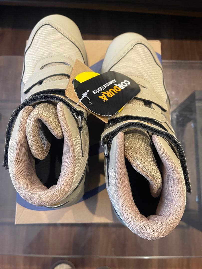 限定色 ASICS WINJOB CP216 TOUGH 27.0 ベージュ - メルカリ