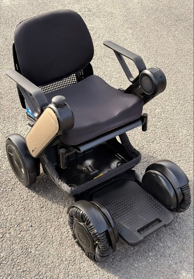 近畿配達は3千引 バッテリー2本♪ WHILL Model C 電動車椅