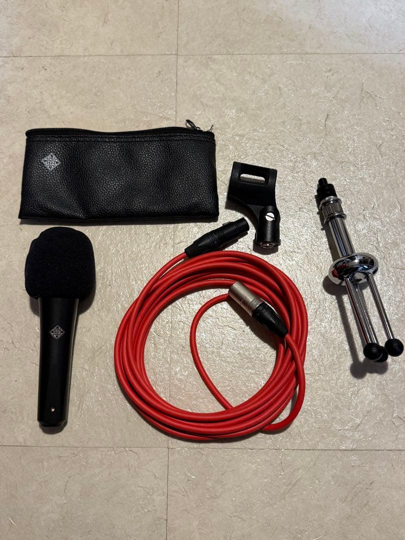 TELEFUNKEN M80 DYNAMIC マイク、ケーブル、ミニスタンド Amazon.com: Telefunken M80 Dynamic Microphone (Red) + XLR Cable