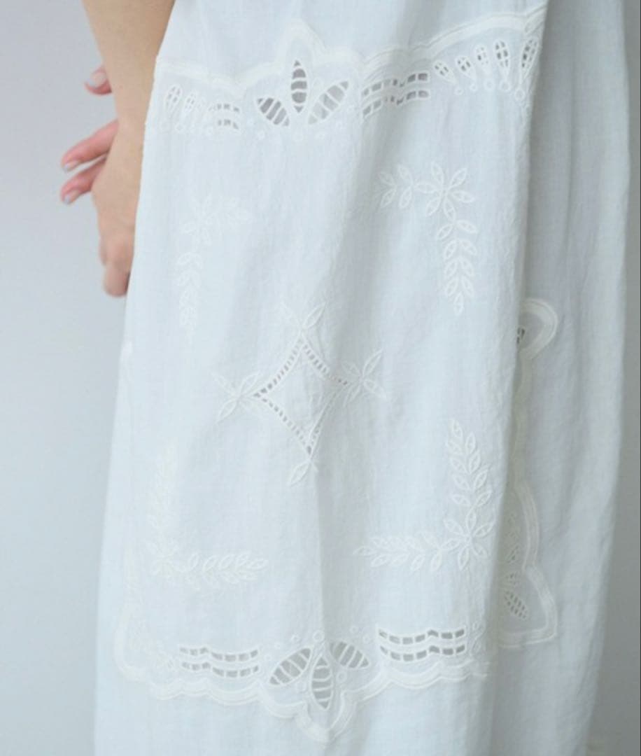 yuni ユニ カットワーク刺繍 ジャンパースカート ホワイト N1