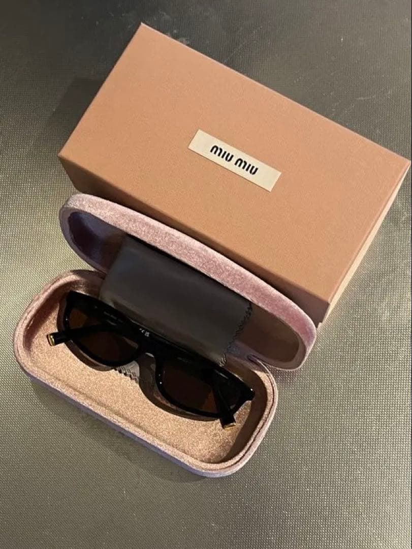 正規品　miu miu サングラス レディース　メンズ 在庫の確認必須) MIU MIU レディースサングラス (MiuMiu/サングラス