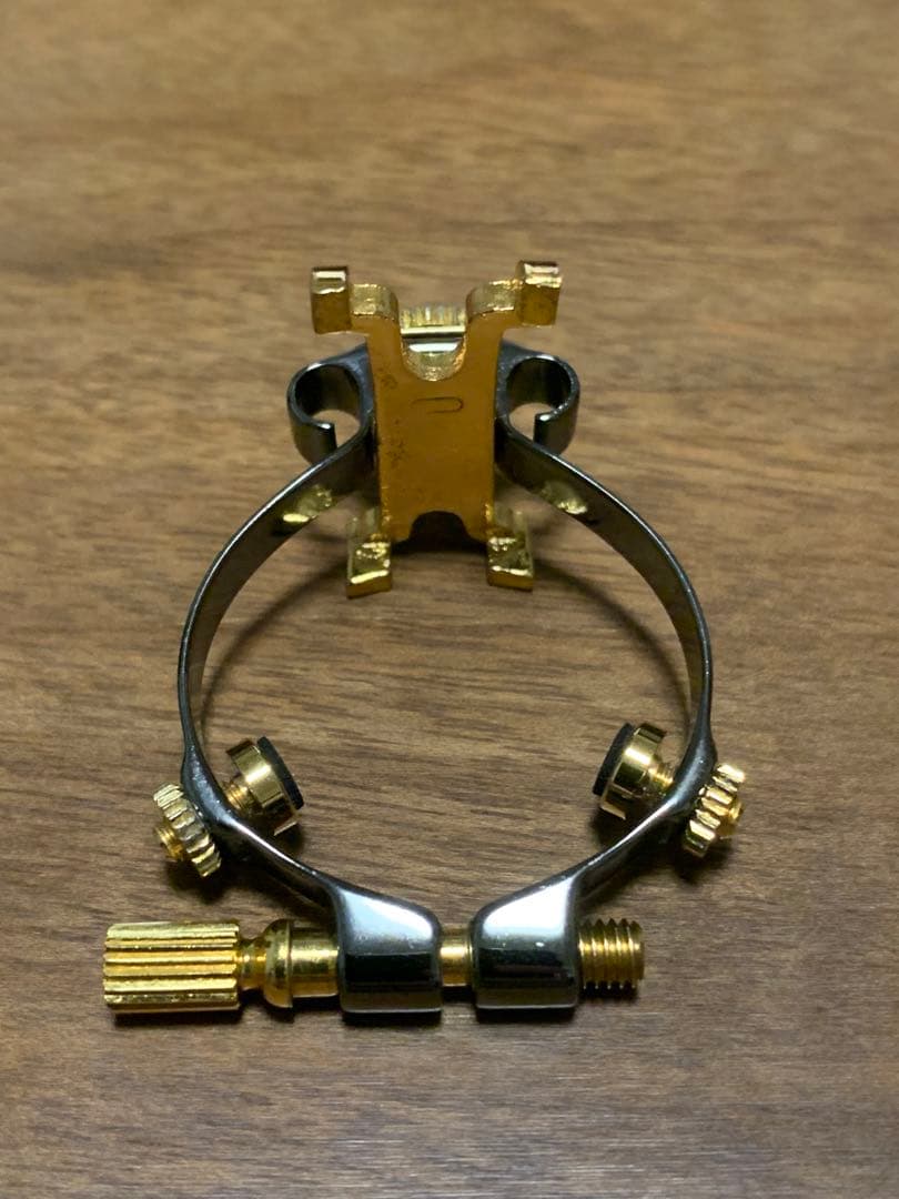 JLVリガチャー プラチナ アルトサックス＋専用スクリューセット - メルカリ