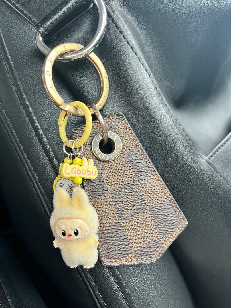Louis Vuitton ダミエ柄キーホルダー Labbu付き - メルカリ