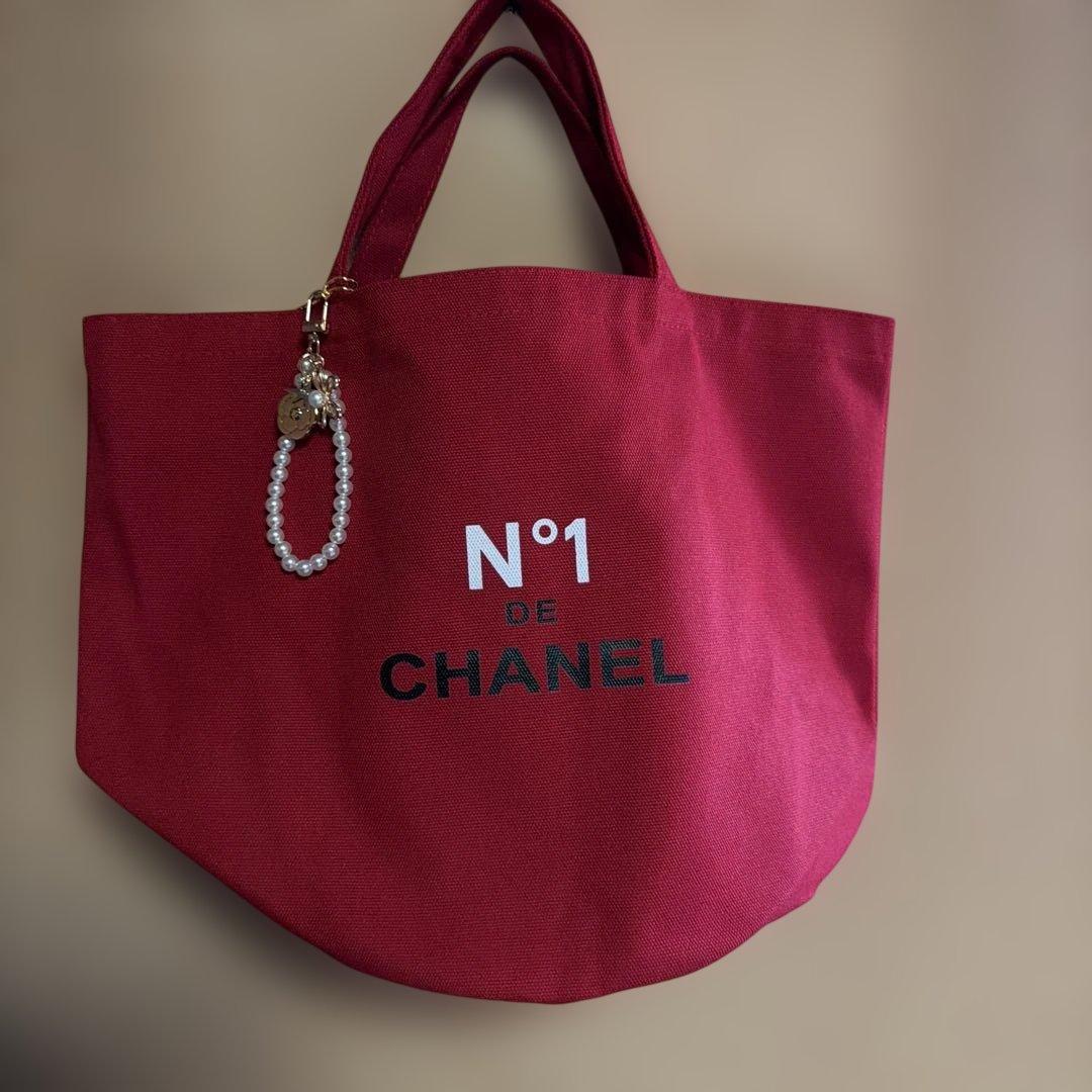 CHANEL】 ノベルティ トートバッグ 赤 新品 未使用 チャーム付 - メルカリ