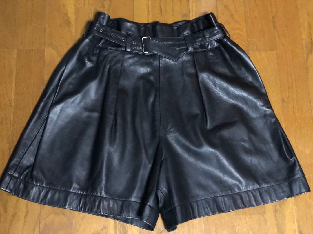 イッセイミヤケ　シープスキン　ブラックショートパンツ イッセイミヤケISSEY MIYAKE ポケットデザインショートパンツ 黒M位 (K