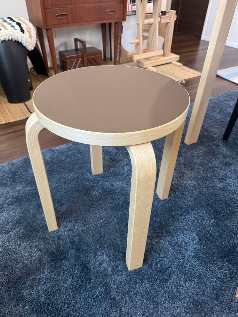 新品　artek スツール E60 モーヴ　4本脚　リノリウム　アルテック Artek（アルテック）スツールE60 / 4本脚 – FELICE.ONLINE