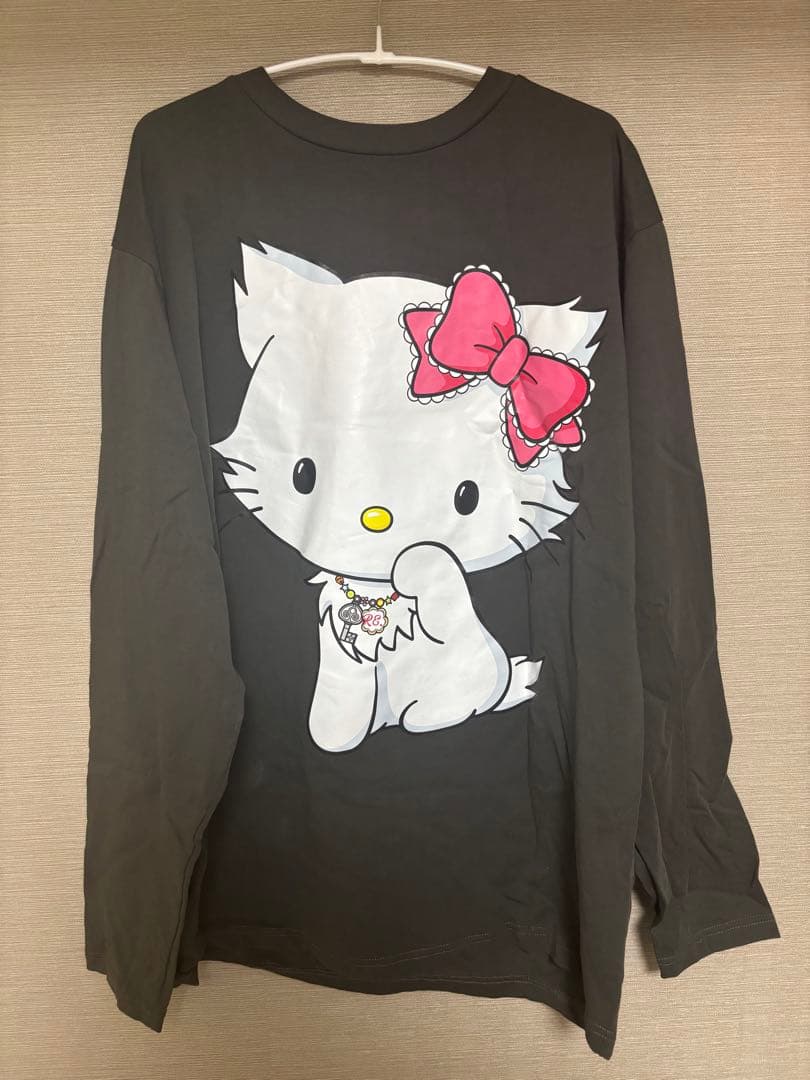 RE. 仲里依紗 アールイードット チャーミーキティロンT ブラック 520d193f6b26fc35fa231f59d311b4