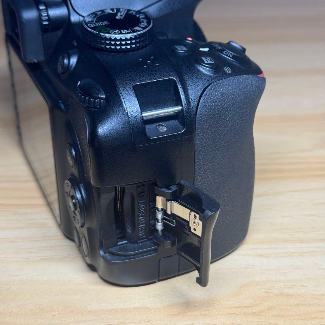 Nikon D3400 18-70mmレンズ、バッテリー、ストラップつき - メルカリ