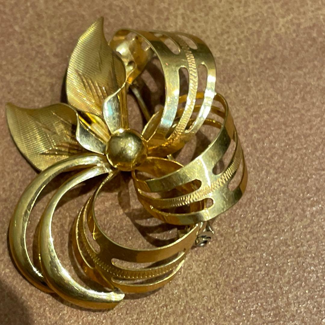 ゴールド 金 K18 花 ブローチ 立体 GOLD バッジ コサージュ