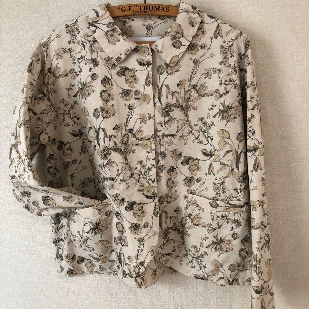 最終更に値下げ‼️☆２回着用美品☆ヴェリテクール大人のフラワープリントジャケット 繊細な花びら重なりや ドラマティックな季節の光 美しい色彩のレイヤー