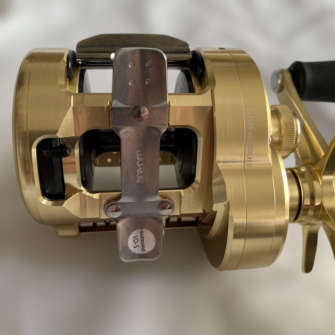 シマノ 23 カルカッタコンクエスト MD400 XGLH おまけ付き - メルカリ