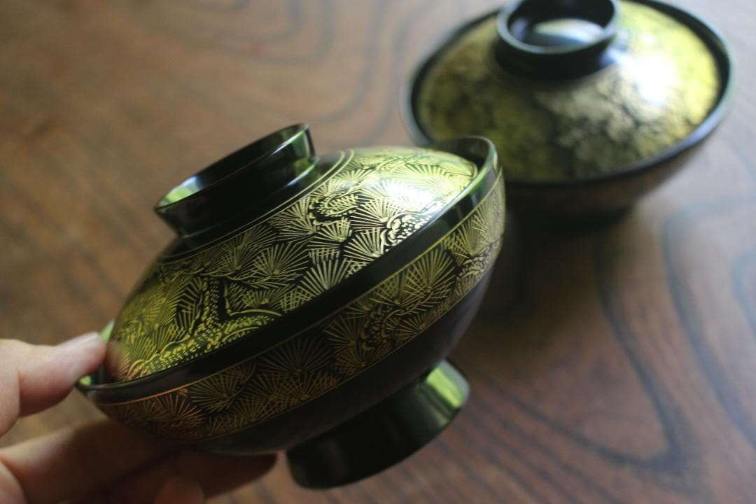 デッドストック！端正な黒漆に極上松葉沈金の映えるお椀2点（検