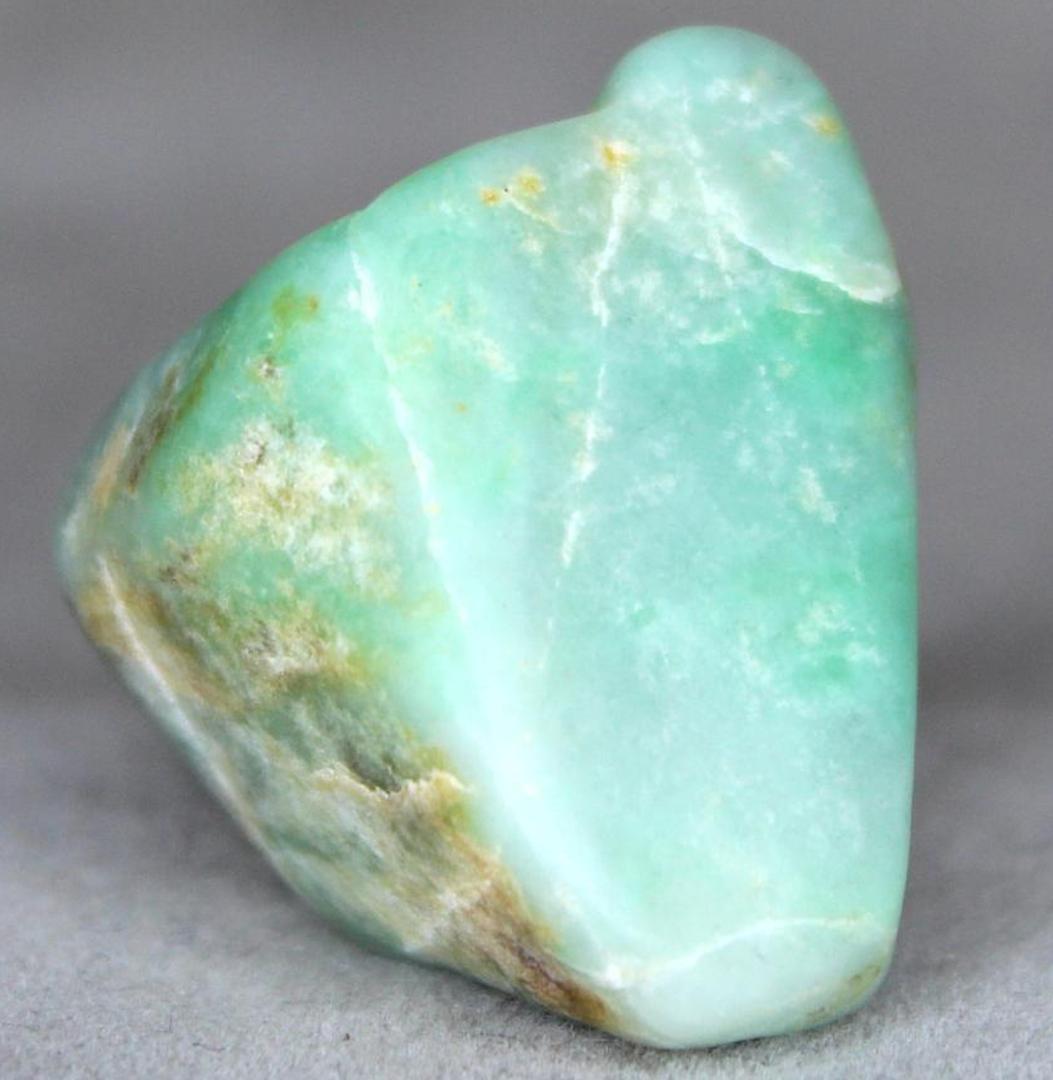 ［緑翡翠の最高峰］糸魚川翡翠 金山谷 ロウカン質 原石 16.4g