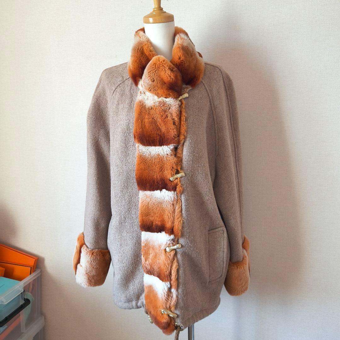 伊太利屋 ベージュとオレンジ ファーつきコート 11号 金ボタン 伊太利屋 ベージュとオレンジ ファーつきコート 11号 金ボタン 伊太利