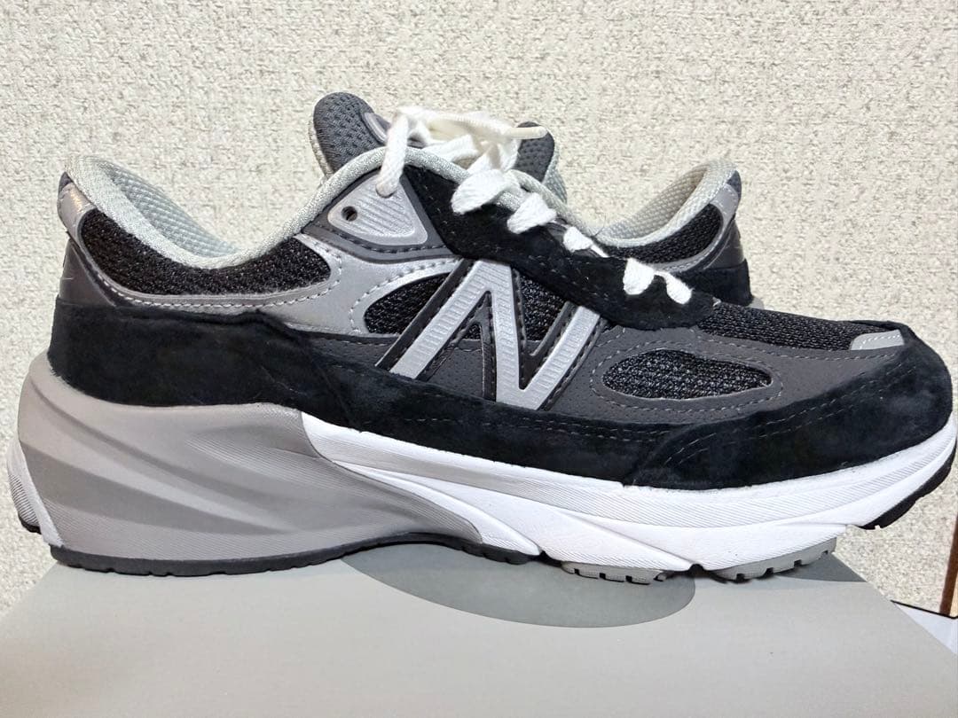 ニューバランス　W990BK6 黒✖️白　24.5cm