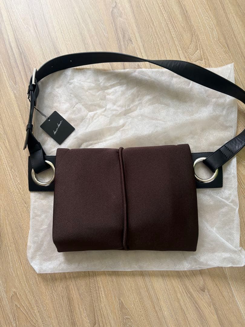 値下　新品【kawa-kawa(カワカワ)】WET ボディバッグＭサイズ wet】hatomeボディバッグMサイズ | ボディバッグ