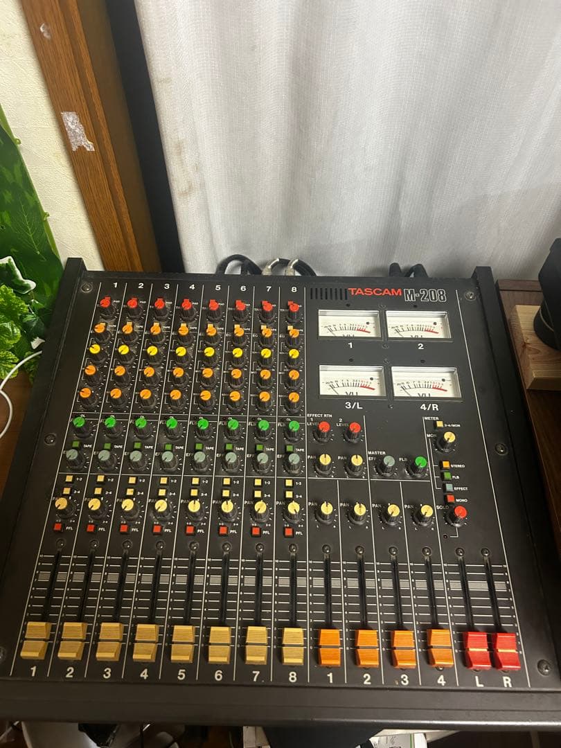 TASCAM M-208 アナログミキサー｜通電・メーター動作確認済／現状品