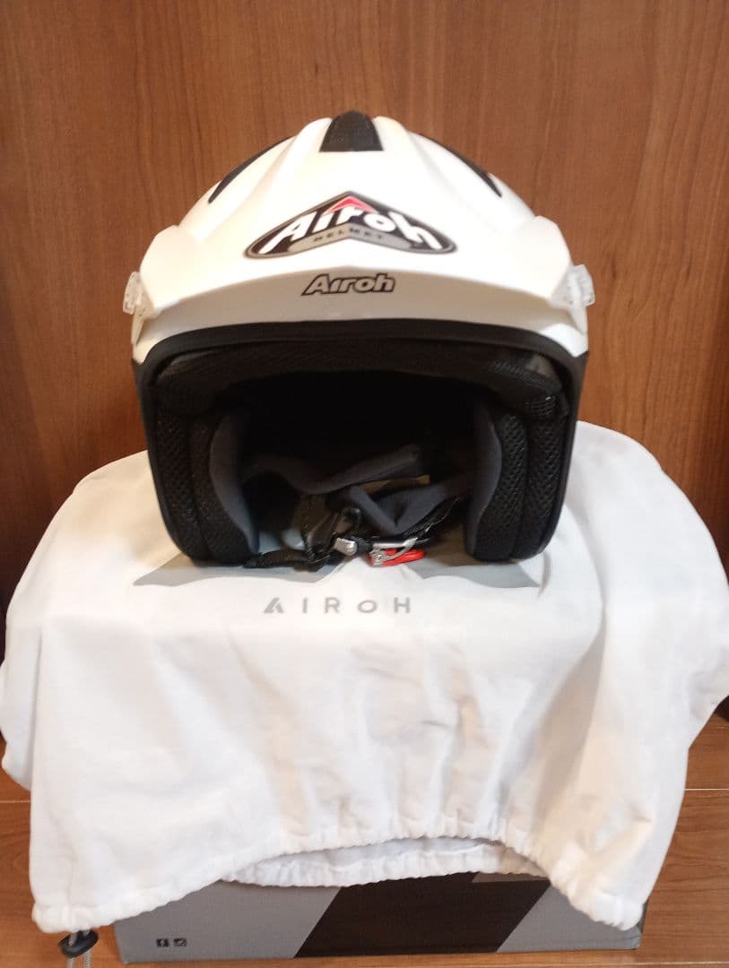 Airoh ホワイト ジェットヘルメット Airoh Aviator 3 White + Free Shipping! | 27% SALE!