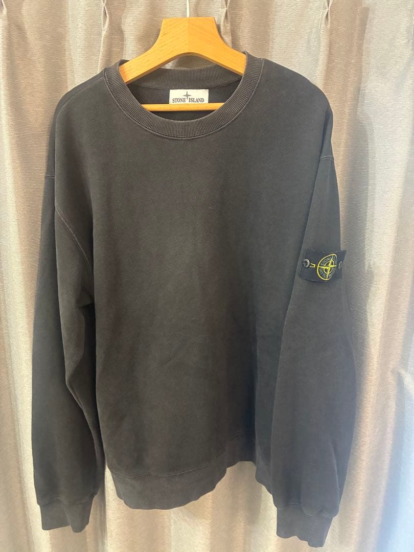 STONE  ブラック 長袖 トレーナー　ストーンアイランド STONE ISLAND (ストーンアイランド) メンズ トレーナー 長袖 袖ロゴ