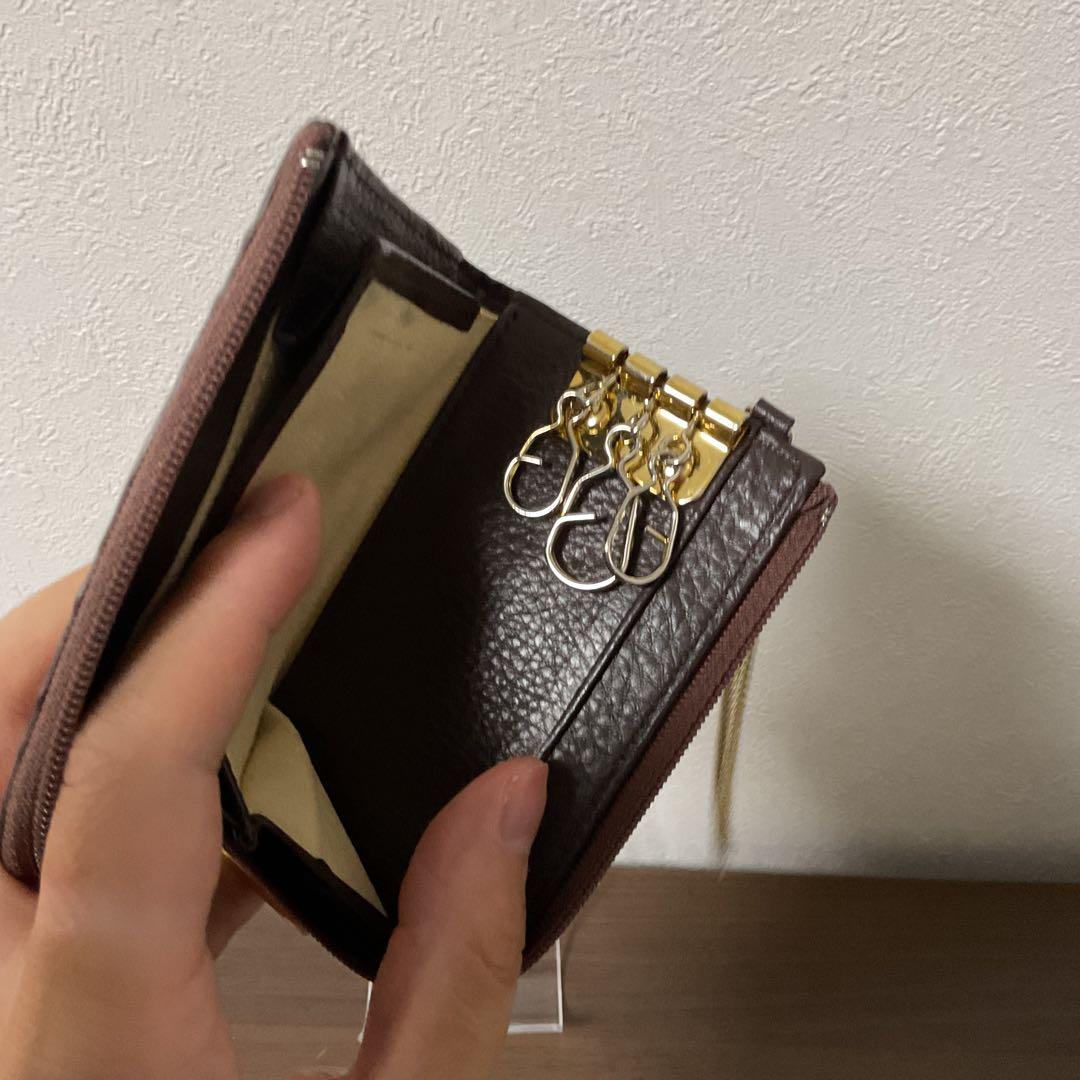 ☆開店セール☆ 人気 美品 アタオ レザー ロゴプレート キーケース