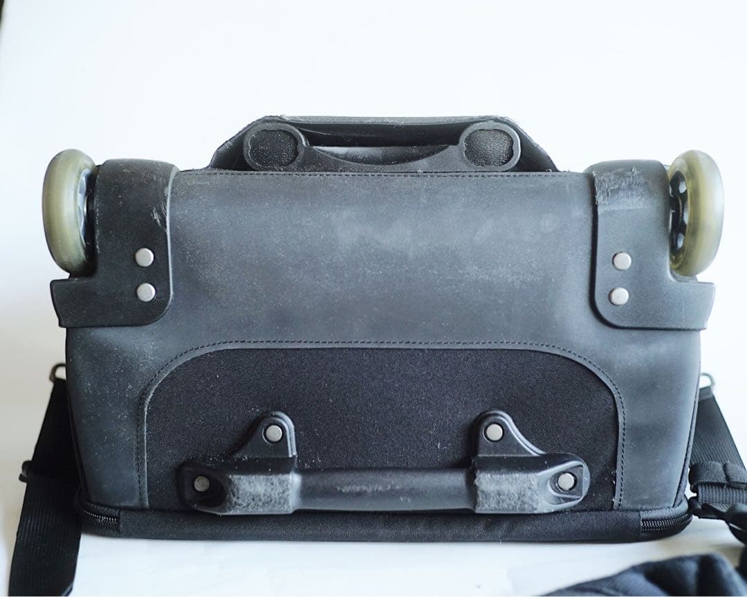 シンクタンクフォト キャリーバッグ / 21.7L / ブラック/ PC収納可