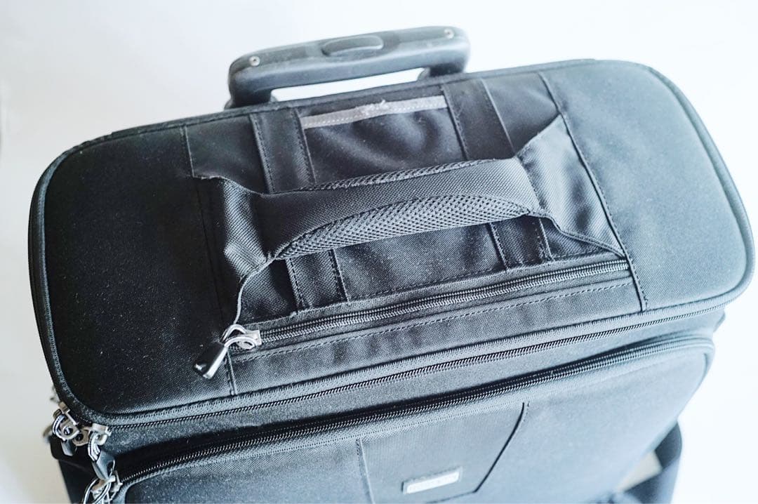 シンクタンクフォト キャリーバッグ / 21.7L / ブラック/ PC収納可