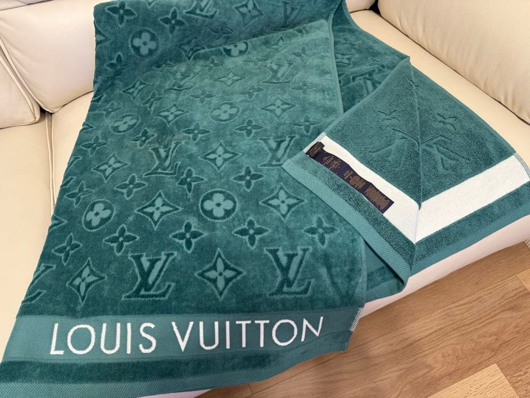 LOUIS VUITTON ビーチタオル モノグラム グリーン ※最終値下げ - メルカリ