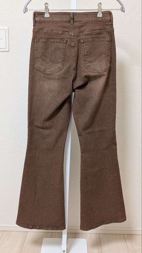 【まゆまゆ】【新品】　美脚セミフレアデニムパンツ 　リランドチュール